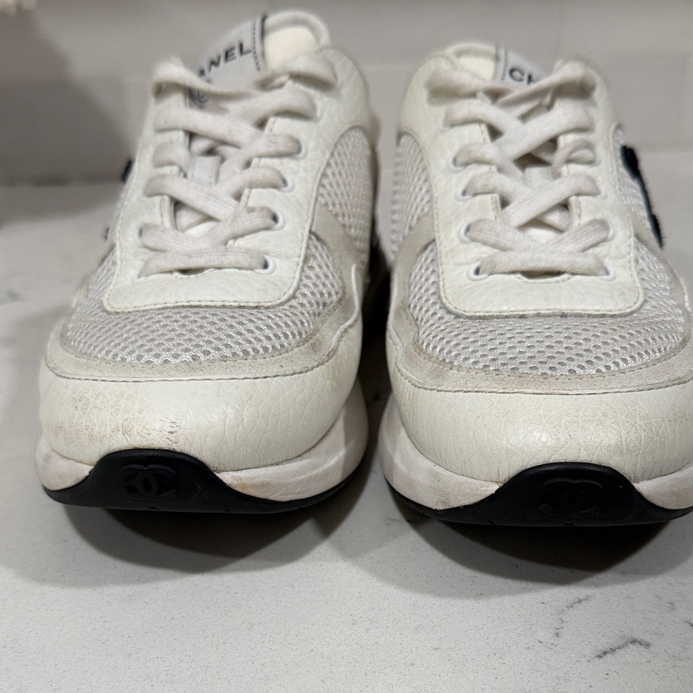 CHANEL Women's Cream and Black Sneakers Size 37.5 - Picture 4 of 7